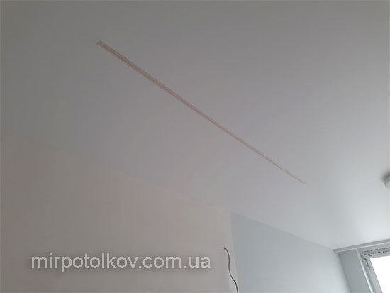 клеим гарпун вдоль планируемой ниши, прорезаем