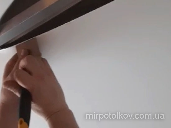 установка полотна в базовый профиль для трека