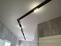 высота опуска натяжного потолка