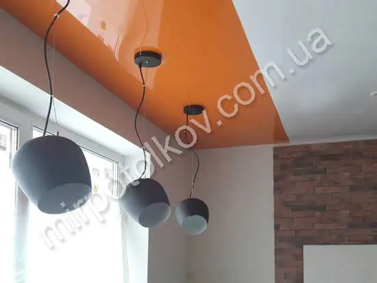 двухцветный натяжной потолок