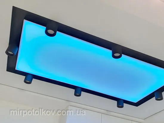 светящаяся середина натяжного потолка